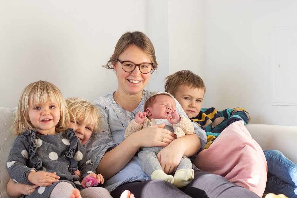 Anna mit ihren vier Kindern