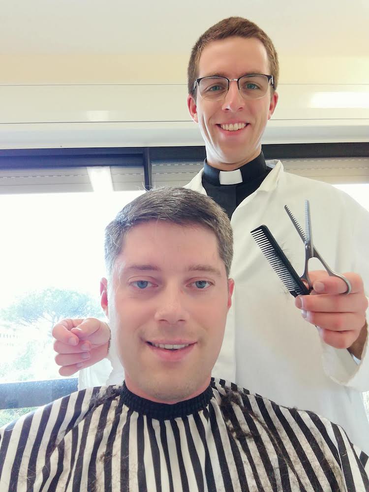 Vielseitig: Haircut - alles was die Ordensleute selbst erledigen können, packen sie an. 