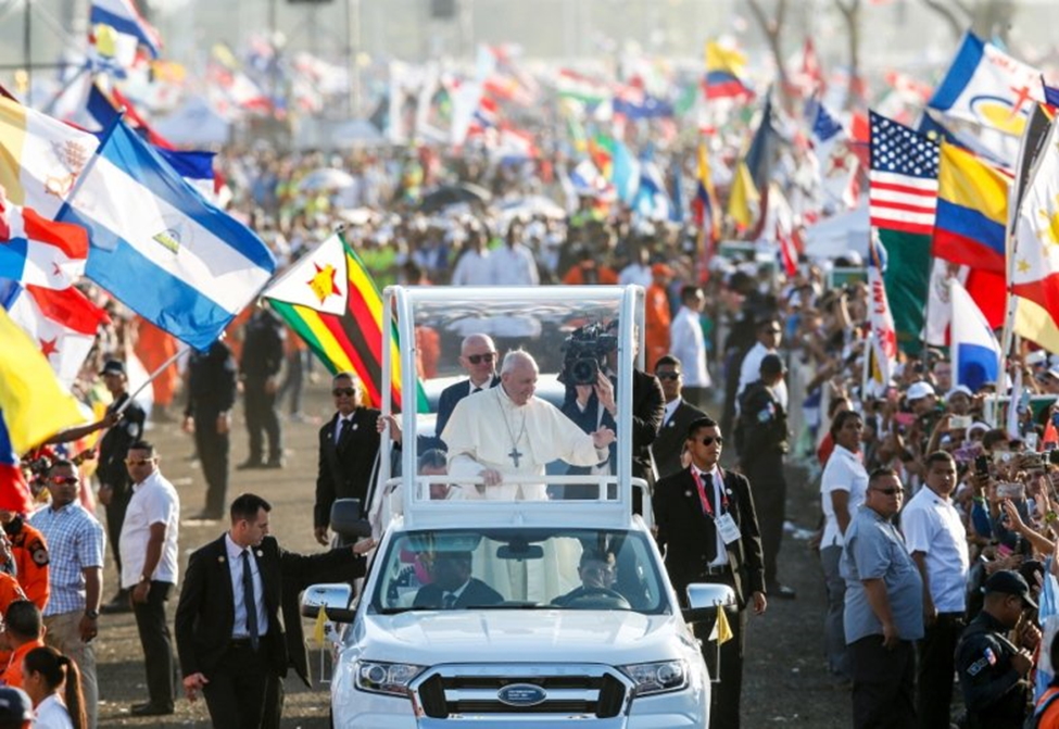 Papst Franziskus hat die kath. Jugend der Welt 2023 nach Lissabon eingeladen, er feiert mit allen vor Ort eine Abend-Vigil und die Abschlussmesse. 