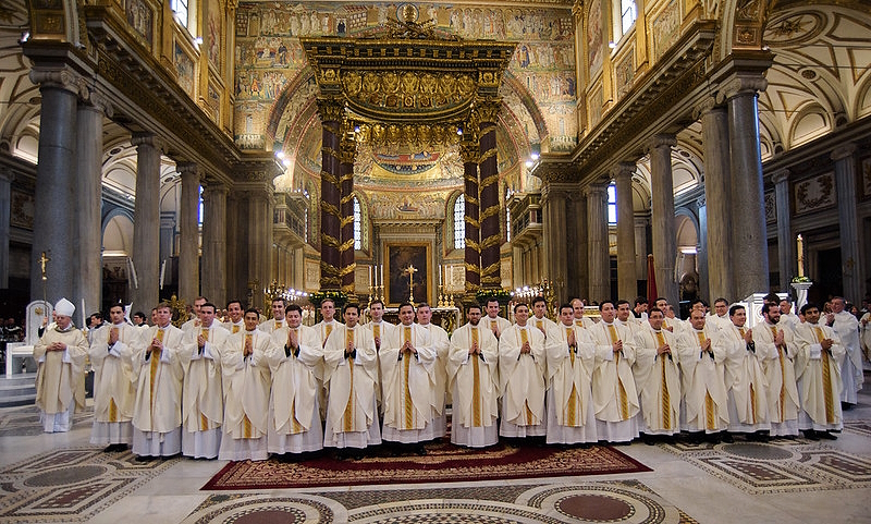 Gruppenbild aller Neupriester am Ende der hl. Messe. 